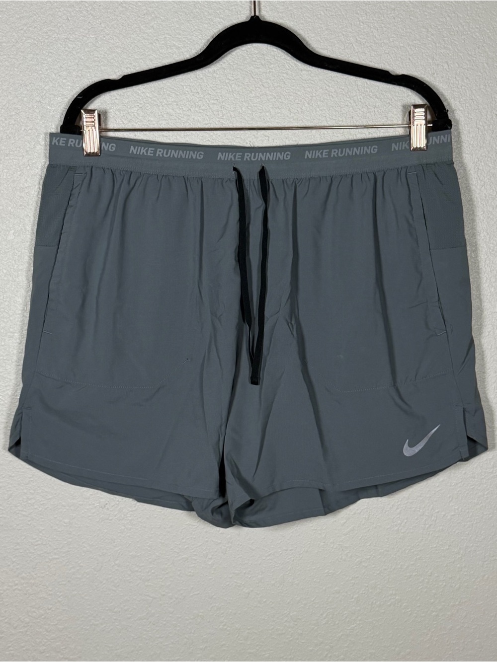 Nike Stride Dri-FIT Running Men’s Gray Knit Shorts 5” XL Pockets Drawstring Gym